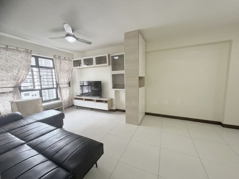 472B Fernvale Street, 472B Fernvale Street, 3 Bedrooms, 1,001 sqft, HDB Flat For Sale, by Desiree Leung, 500229318 - Living Room - PropertyGuru.com.sg