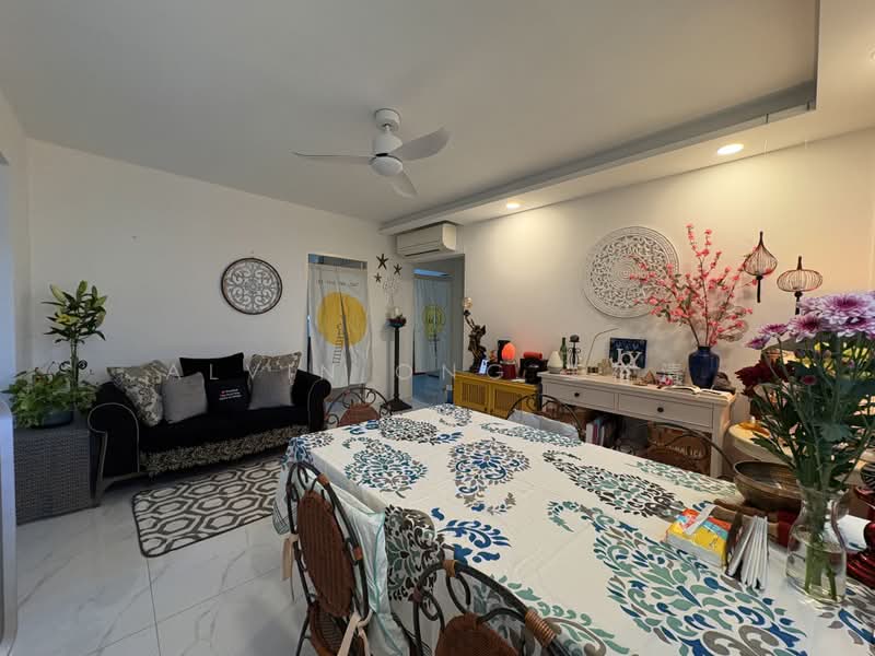 161 Simei Road, 161 Simei Road, 3 Bedrooms, 1,119 sqft, HDB Flat For Sale, by Alvin Ong 王裕清, 500229336 - Living Room - PropertyGuru.com.sg