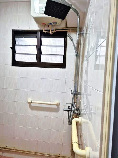966 Hougang Avenue 9, 966 Hougang Avenue 9, Room Rental, 120 sqft, HDB Flat For Rent, by Steven Choo, 500229340 - Bathroom - PropertyGuru.com.sg