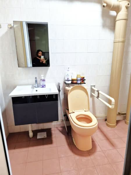966 Hougang Avenue 9, 966 Hougang Avenue 9, Room Rental, 120 sqft, HDB Flat For Rent, by Steven Choo, 500229340 - Bathroom - PropertyGuru.com.sg