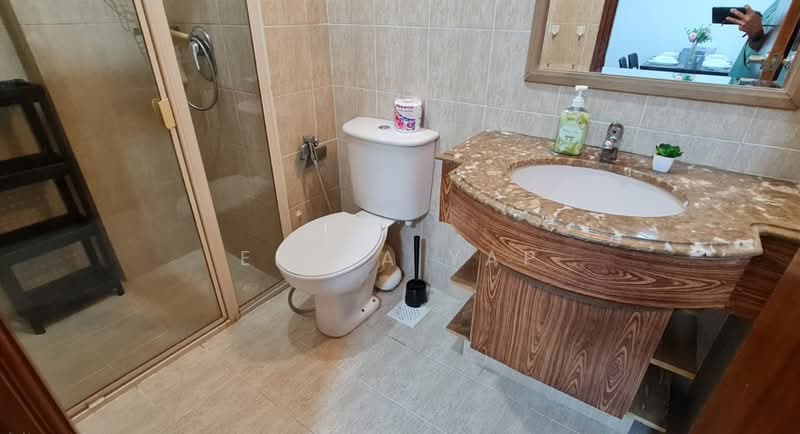 Tanglin View, 156 Prince Charles Crescent, Room Rental, 100 sqft, Condominium For Rent, by Erica Yap, 500229344 - Bathroom - PropertyGuru.com.sg