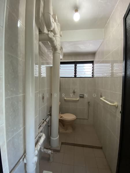 263 Tampines Street 21, 263 Tampines Street 21, 2 Bedrooms, 796 sqft, HDB Flat For Sale, by Sherry Ng, 500229347 - Bathroom - PropertyGuru.com.sg