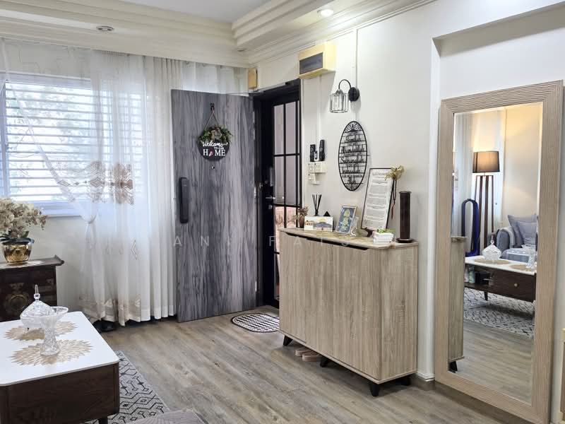 516 Jurong West Street 52, 516 Jurong West Street 52, 3 Bedrooms, 1,119 sqft, HDB Flat For Sale, by Sani Faisal, 500229356 - Entrance - PropertyGuru.com.sg