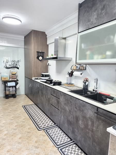 516 Jurong West Street 52, 516 Jurong West Street 52, 3 Bedrooms, 1,119 sqft, HDB Flat For Sale, by Sani Faisal, 500229356 - Kitchen - PropertyGuru.com.sg