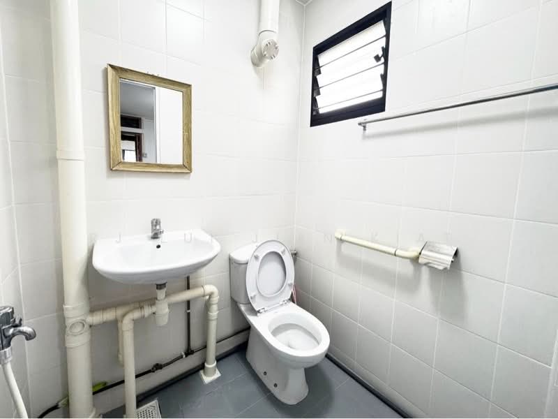 330 Ang Mo Kio Avenue 1, 330 Ang Mo Kio Avenue 1, 2 Bedrooms, 731 sqft, HDB Flat For Sale, by RJ Lui Jian Kiat, 500229376 - PropertyGuru.com.sg