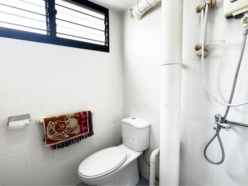 330 Ang Mo Kio Avenue 1, 330 Ang Mo Kio Avenue 1, 2 Bedrooms, 731 sqft, HDB Flat For Sale, by RJ Lui Jian Kiat, 500229376 - PropertyGuru.com.sg
