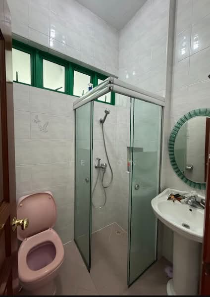 Bukit TImah Room with Toilet only 1.6k, Bukit Timah, Dunearn Road, University Road, Kheam Hock Road, Room Rental, 280 sqft, Detached House For Rent, by Yen On, 500229377 - Bathroom - PropertyGuru.com.sg