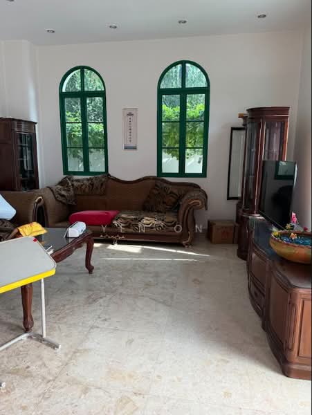 Bukit TImah Room with Toilet only 1.6k, Bukit Timah, Dunearn Road, University Road, Kheam Hock Road, Room Rental, 280 sqft, Detached House For Rent, by Yen On, 500229377 - Living Room - PropertyGuru.com.sg