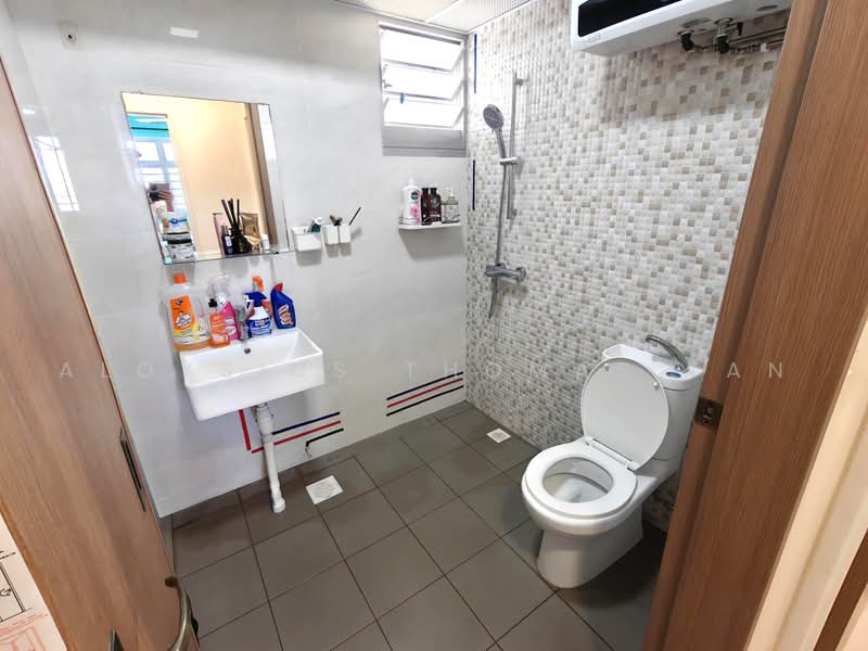 229A Sumang Lane, 229A Sumang Lane, 3 Bedrooms, 1,216 sqft, HDB Flat For Sale, by Aloysius Thomas Tan, 500229384 - Bathroom - PropertyGuru.com.sg
