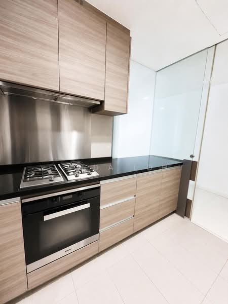 8 Saint Thomas, 10 Saint Thomas Walk, 3 Bedrooms, 1,302 sqft, Condominium For Rent, by Linda Loh, 500229393 - Kitchen - PropertyGuru.com.sg