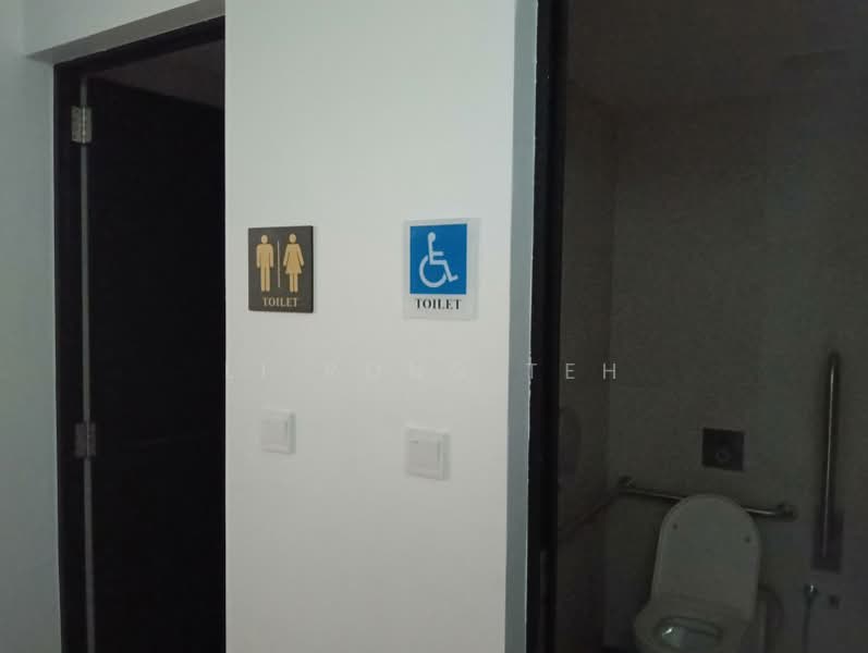 NEWLY RENOVATED F&B RESTAURANT WITH TABLES & CHAIRS!, Yio Chu Kang Road / Boundry Road / Serangoon Central, 1,500 sqft, Food & Beverage For Rent, by Li Rong Teh, 500229402 - Bathroom - CommercialGuru.com.sg