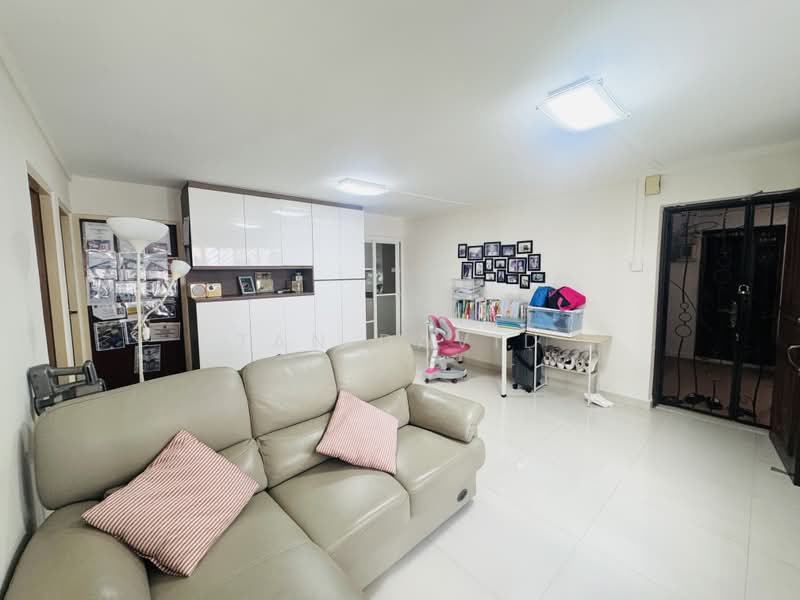 52 New Upper Changi Road, 52 New Upper Changi Road, 3 Bedrooms, 904 sqft, HDB Flat For Sale, by Tan David, 500229403 - Living Room - PropertyGuru.com.sg