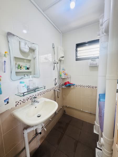 52 New Upper Changi Road, 52 New Upper Changi Road, 3 Bedrooms, 904 sqft, HDB Flat For Sale, by Tan David, 500229403 - Bathroom - PropertyGuru.com.sg