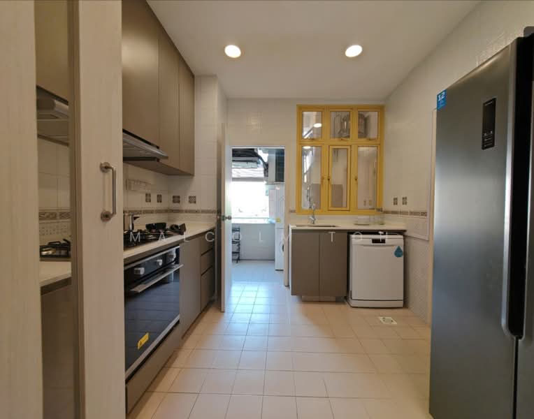 Orange Regency, 101 Fernhill Road, 4 Bedrooms, 1,776 sqft, Apartment For Rent, by Malcolm Toh, 500229413 - Kitchen - PropertyGuru.com.sg