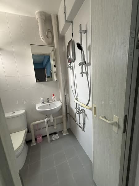 52 Kent Road, 52 Kent Road, Room Rental, 100 sqft, HDB Flat For Rent, by Jessie Li Gesi, 500229428 - Bathroom - en-suite - PropertyGuru.com.sg