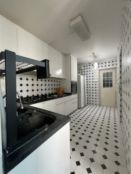 349 Yishun Avenue 11, 349 Yishun Avenue 11, 3 Bedrooms, 1,109 sqft, HDB Flat For Sale, by Terence Ter, 500229429 - Kitchen - PropertyGuru.com.sg