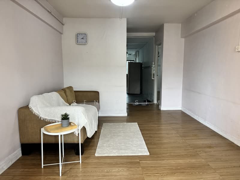 433 Ang Mo Kio Avenue 10, 433 Ang Mo Kio Avenue 10, 3 Bedrooms, 990 sqft, HDB Flat For Sale, by Renee Sim, 500229438 - Living Room - PropertyGuru.com.sg