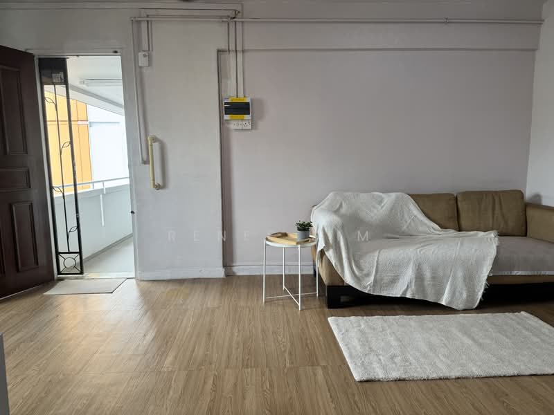433 Ang Mo Kio Avenue 10, 433 Ang Mo Kio Avenue 10, 3 Bedrooms, 990 sqft, HDB Flat For Sale, by Renee Sim, 500229438 - Living Room - PropertyGuru.com.sg