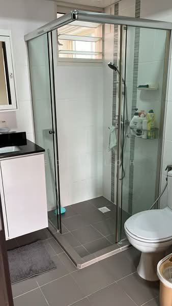 194A Bukit Batok West Avenue 6, 194A Bukit Batok West Avenue 6, Room Rental, 180 sqft, HDB Flat For Rent, by Teddy Loh, 500229448 - Bathroom - PropertyGuru.com.sg