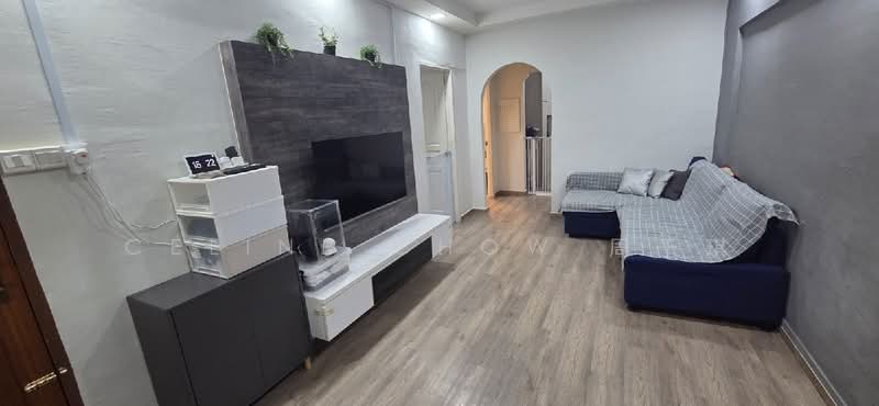 164 Bukit Batok Street 11, 164 Bukit Batok Street 11, 2 Bedrooms, 786 sqft, HDB Flat For Sale, by Celine Chow 周于琪, 500229463 - Nicely reno living room with a nice vinyl overlay - PropertyGuru.com.sg