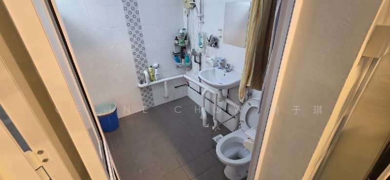 164 Bukit Batok Street 11, 164 Bukit Batok Street 11, 2 Bedrooms, 786 sqft, HDB Flat For Sale, by Celine Chow 周于琪, 500229463 - PropertyGuru.com.sg