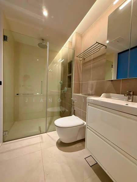 Eng Aun Park, Jalan Novena Utara, 2 Bedrooms, 1,200 sqft, Semi-Detached House For Rent, by Jiang Cihui, 500229479 - Bathroom - PropertyGuru.com.sg