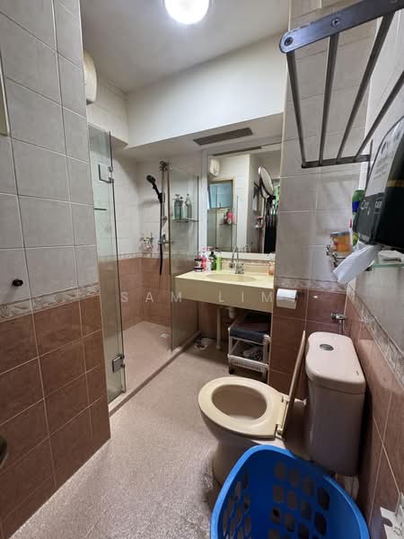 135 Edgedale Plains, 135 Edgedale Plains, 3 Bedrooms, 1,194 sqft, HDB Flat For Sale, by Sam Lim, 500229500 - Bathroom - PropertyGuru.com.sg