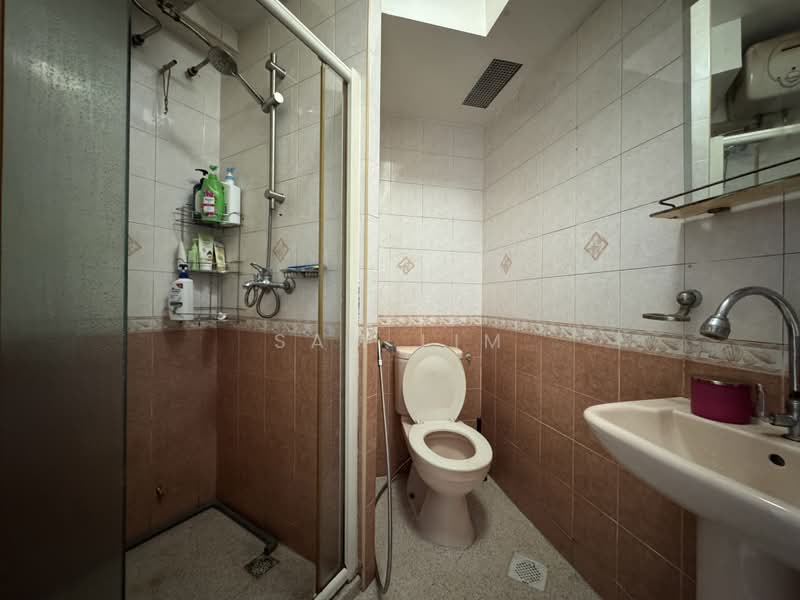 135 Edgedale Plains, 135 Edgedale Plains, 3 Bedrooms, 1,194 sqft, HDB Flat For Sale, by Sam Lim, 500229500 - Bathroom - PropertyGuru.com.sg
