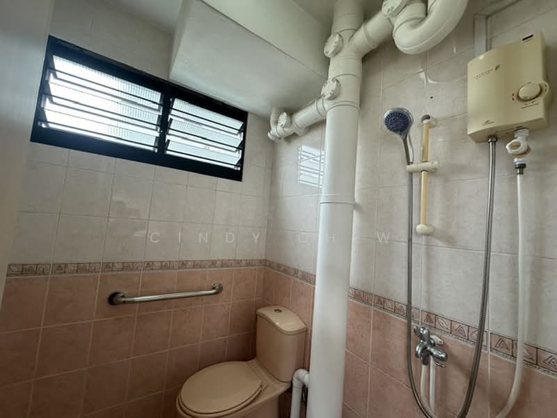 304 Clementi Avenue 4, 304 Clementi Avenue 4, 2 Bedrooms, 721 sqft, HDB Flat For Rent, by Cindy Chew, 500229507 - Bathroom - PropertyGuru.com.sg