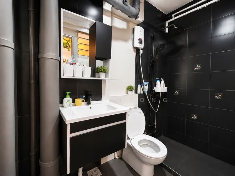 512 Jelapang Road, 512 Jelapang Road, 3 Bedrooms, 1,087 sqft, HDB Flat For Rent, by Irene Leong, 500229508 - Bathroom - PropertyGuru.com.sg