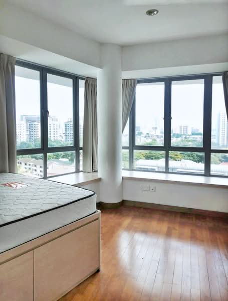 Novelis @ Novena, 75 Sinaran Drive, 2 Bedrooms, 527 sqft, Condominium For Sale, by Michelle Lim, 500229519 - Master bedroom with wrap-around window - PropertyGuru.com.sg