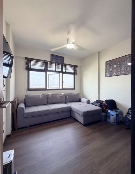 479C Yishun Street 42, 479C Yishun Street 42, 3 Bedrooms, 1,001 sqft, HDB Flat For Sale, by Tracy Lim, 500229521 - Living Room - PropertyGuru.com.sg
