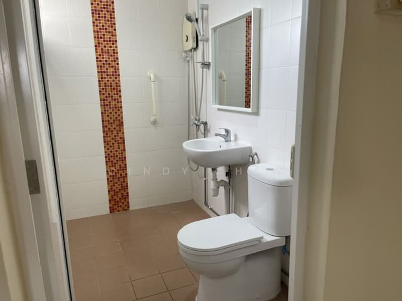 456 Tampines Street 42, 456 Tampines Street 42, 3 Bedrooms, 1,313 sqft, HDB Flat For Rent, by Cindy Chew, 500229525 - Bathroom - PropertyGuru.com.sg