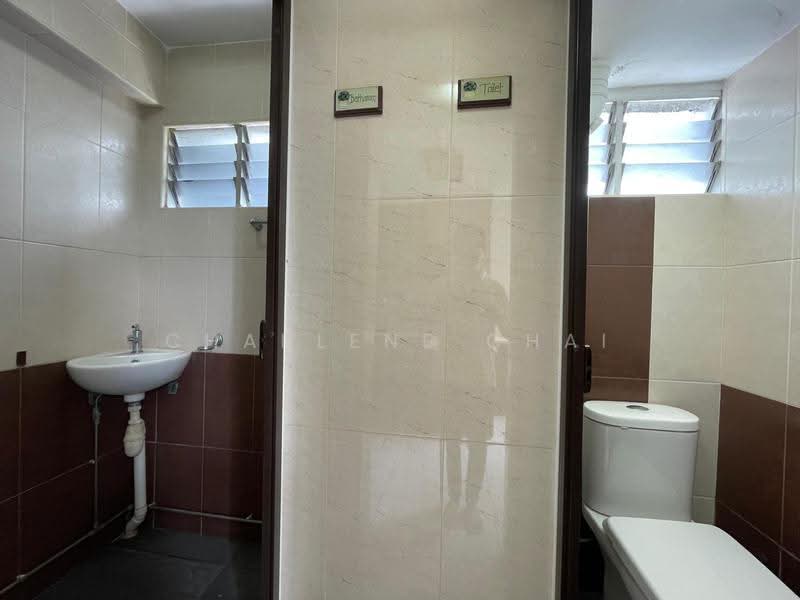 66 Marine Drive, 66 Marine Drive, East Coast / Marine Parade, 2 Bedrooms, 700 sqft, HDB Flat For Sale, by Charlene Chai, 500229526 - Bathroom - PropertyGuru.com.sg