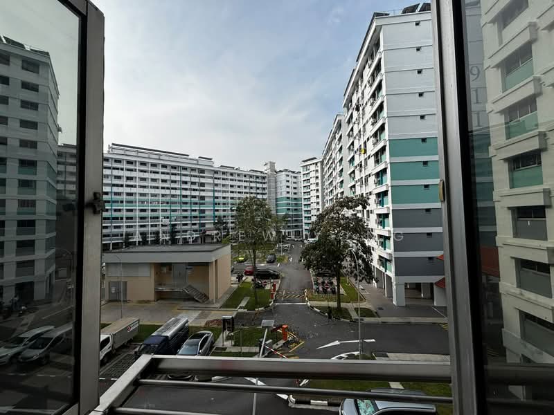 909 Jurong West Street 91, 909 Jurong West Street 91, 4 Bedrooms, 1,313 sqft, HDB Flat For Sale, by Andrew Yong, 500229529 - Exterior - PropertyGuru.com.sg