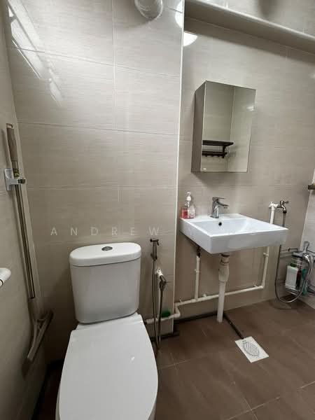 909 Jurong West Street 91, 909 Jurong West Street 91, 4 Bedrooms, 1,313 sqft, HDB Flat For Sale, by Andrew Yong, 500229529 - Bathroom - PropertyGuru.com.sg