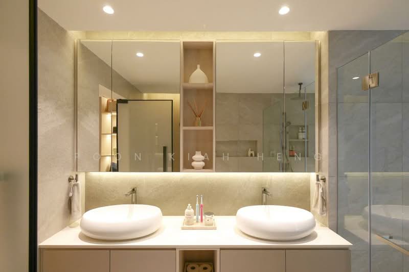Telok Kurau, , 5 Bedrooms, 2,800 sqft, Corner Terrace For Sale, by Poon Kiah Heng, 500229531 - Bathroom - PropertyGuru.com.sg