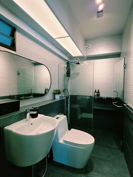 79E Toa Payoh Central, 79E Toa Payoh Central, 3 Bedrooms, 818 sqft, HDB Flat For Rent, by Teo Wee Cheng, 500229541 - Bathroom - PropertyGuru.com.sg