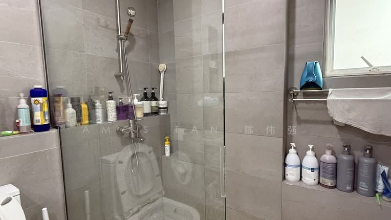 Symphony Heights, 37 Hume Avenue, 4 Bedrooms, 1,647 sqft, Condominium For Sale, by Amos Tan 陈伟强, 500229544 - Bathroom - PropertyGuru.com.sg