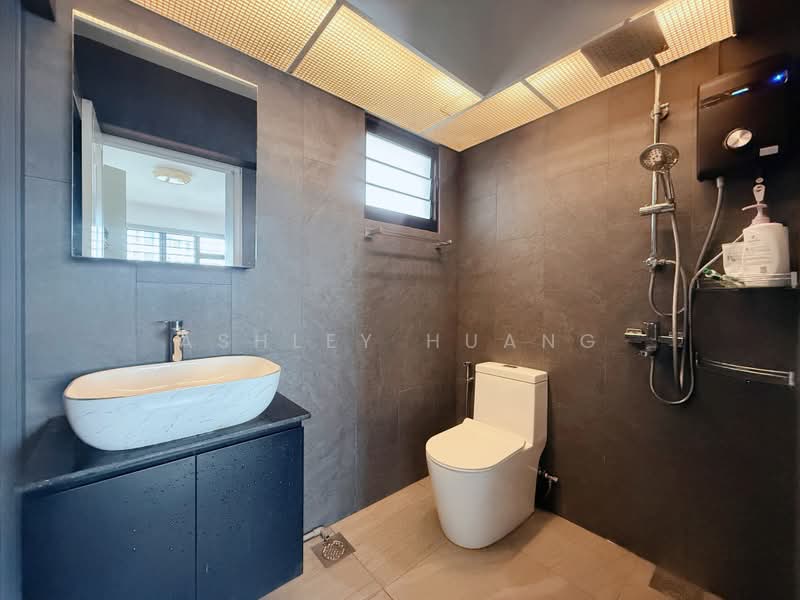 417A Fernvale Link, 417A Fernvale Link, 2 Bedrooms, 743 sqft, HDB Flat For Sale, by Ashley Huang, 500229555 - Master Bathroom - PropertyGuru.com.sg