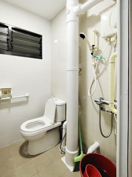 444 Ang Mo Kio Avenue 10, 444 Ang Mo Kio Avenue 10, 2 Bedrooms, 883 sqft, HDB Flat For Sale, by Phyllis Koh 郭艾廷, 500229569 - Bathroom - PropertyGuru.com.sg