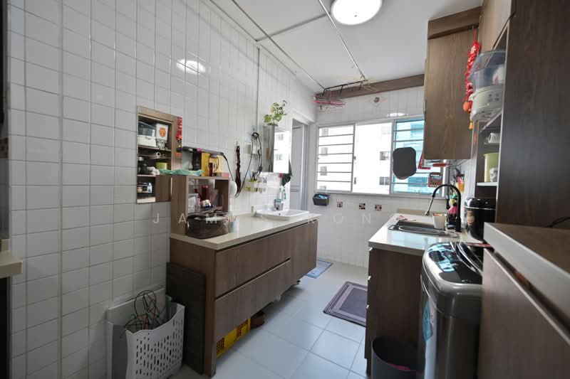 227 Pending Road, 227 Pending Road, 3 Bedrooms, 1,152 sqft, HDB Flat For Sale, by James Kong, 500229573 - Kitchen - PropertyGuru.com.sg