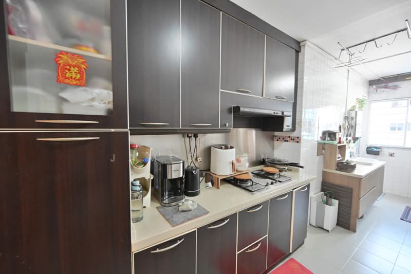 227 Pending Road, 227 Pending Road, 3 Bedrooms, 1,152 sqft, HDB Flat For Sale, by James Kong, 500229573 - Kitchen - PropertyGuru.com.sg