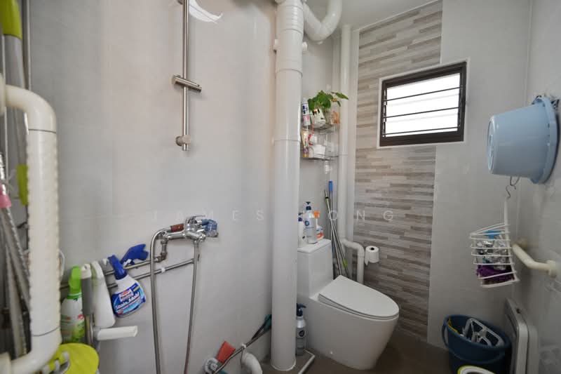 227 Pending Road, 227 Pending Road, 3 Bedrooms, 1,152 sqft, HDB Flat For Sale, by James Kong, 500229573 - Bathroom - PropertyGuru.com.sg