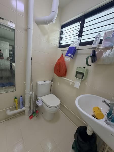 108 Bedok Reservoir Road, 108 Bedok Reservoir Road, 2 Bedrooms, 721 sqft, HDB Flat For Sale, by Daniel Poh, 500229576 - Bathroom - PropertyGuru.com.sg