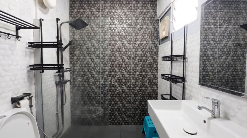 251 Hougang Avenue 3, 251 Hougang Avenue 3, 3 Bedrooms, 1,345 sqft, HDB Flat For Sale, by Steve Voon, 500229591 - Bathroom - PropertyGuru.com.sg
