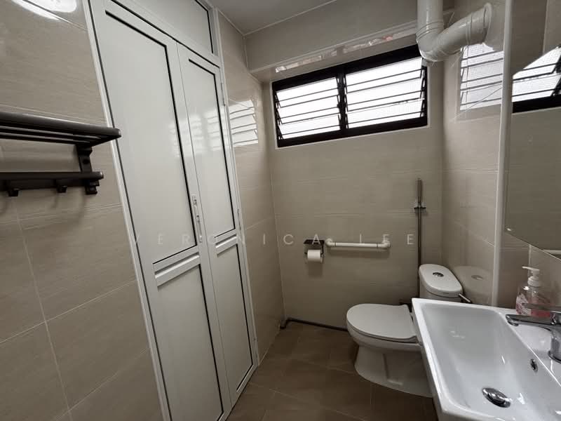 909 Jurong West Street 91, 909 Jurong West Street 91, 4 Bedrooms, 1,313 sqft, HDB Flat For Sale, by Veronica Lee, 500229592 - Bathroom - PropertyGuru.com.sg