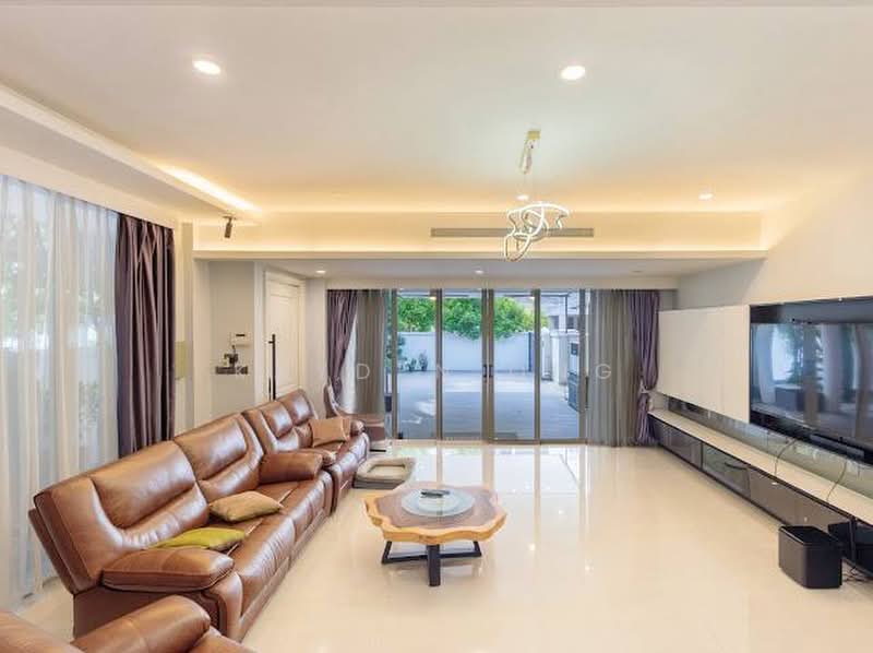 Homes at Eastwood Place, 8 Eastwood Place, 6 Bedrooms, 5,200 sqft, Terraced House For Sale, by Kayden Ong, 500229608 - Living Room - PropertyGuru.com.sg