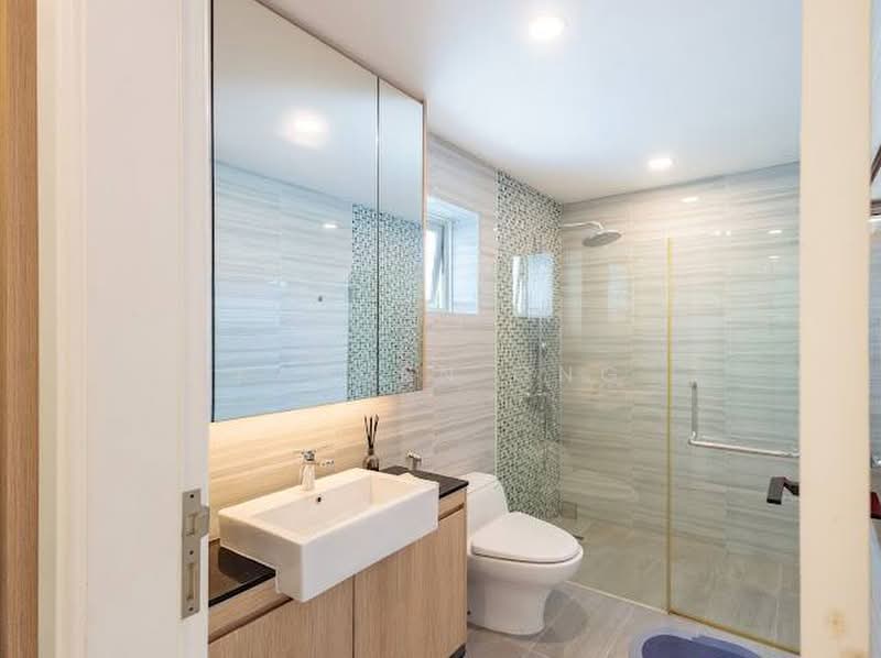 Homes at Eastwood Place, 8 Eastwood Place, 6 Bedrooms, 5,200 sqft, Terraced House For Sale, by Kayden Ong, 500229608 - Bathroom - PropertyGuru.com.sg