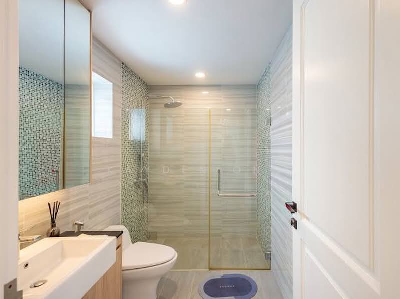 Homes at Eastwood Place, 8 Eastwood Place, 6 Bedrooms, 5,200 sqft, Terraced House For Sale, by Kayden Ong, 500229608 - Bathroom - PropertyGuru.com.sg